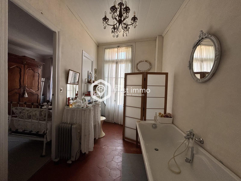 Maison - 328 m² - 10 pièces