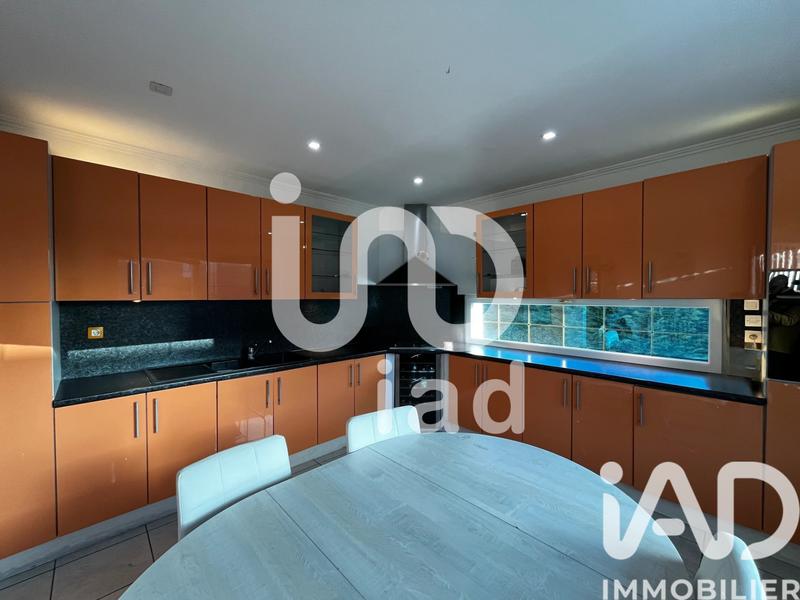 Maison - 215 m² - 7 pièces