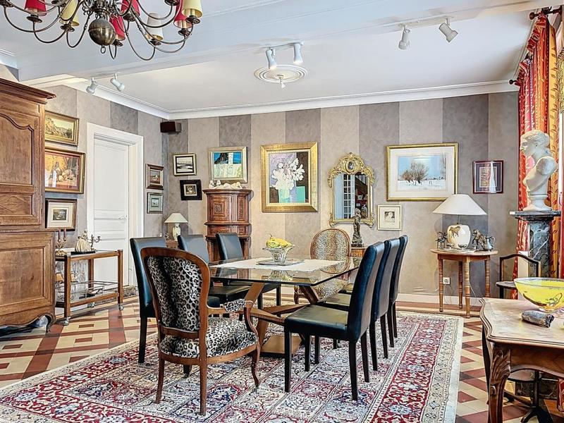 Propriété - 450 m² - 17 pièces