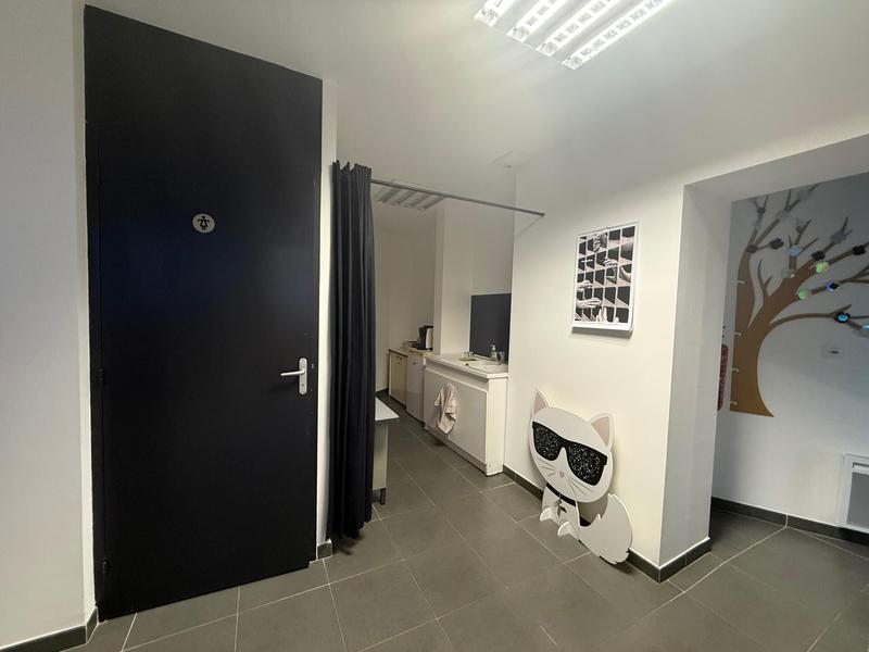 Local commercial - 120 m² - 6 pièces