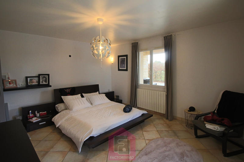 Maison - 230 m² - 7 pièces