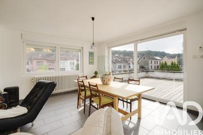 Maison - 241 m² - 8 pièces