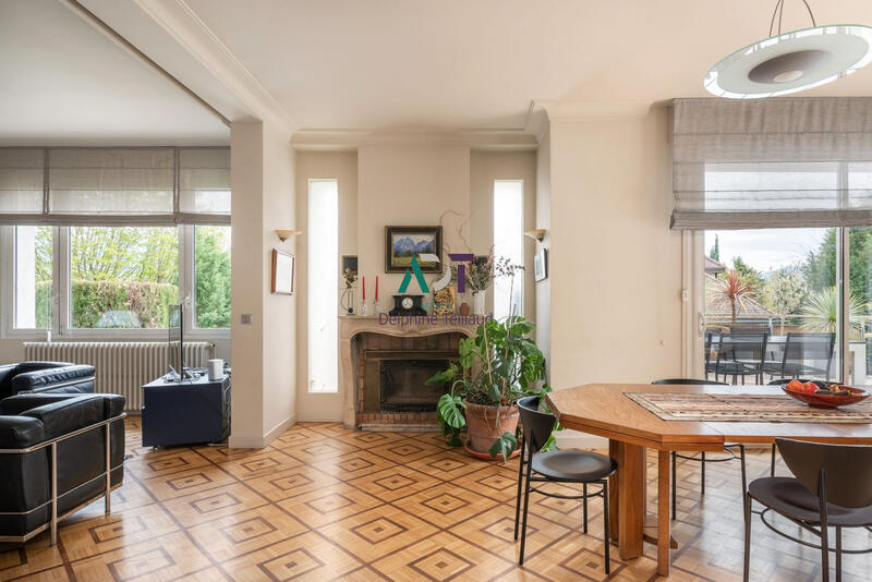 Maison - 253 m² - 8 pièces
