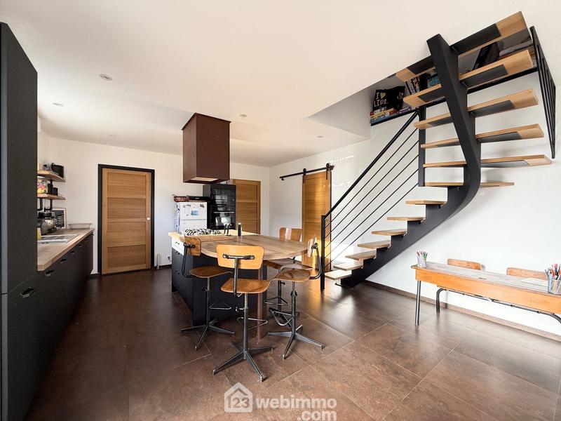 Maison - 90 m² - 5 pièces