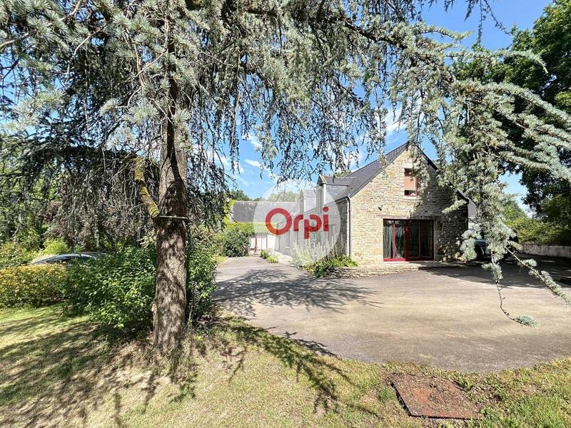 Maison - 253 m² - 7 pièces