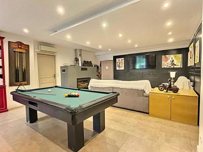 Maison - 269 m² - 9 pièces