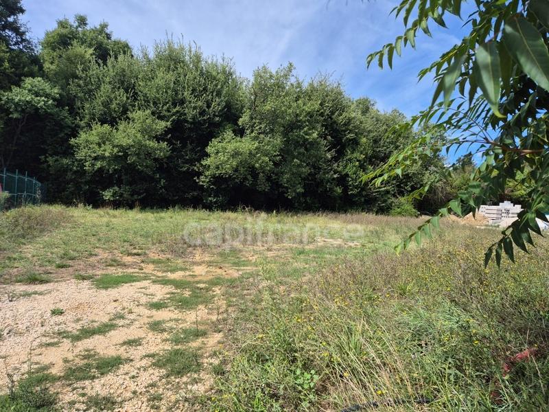 Terrain constructible - 1 060 m²
