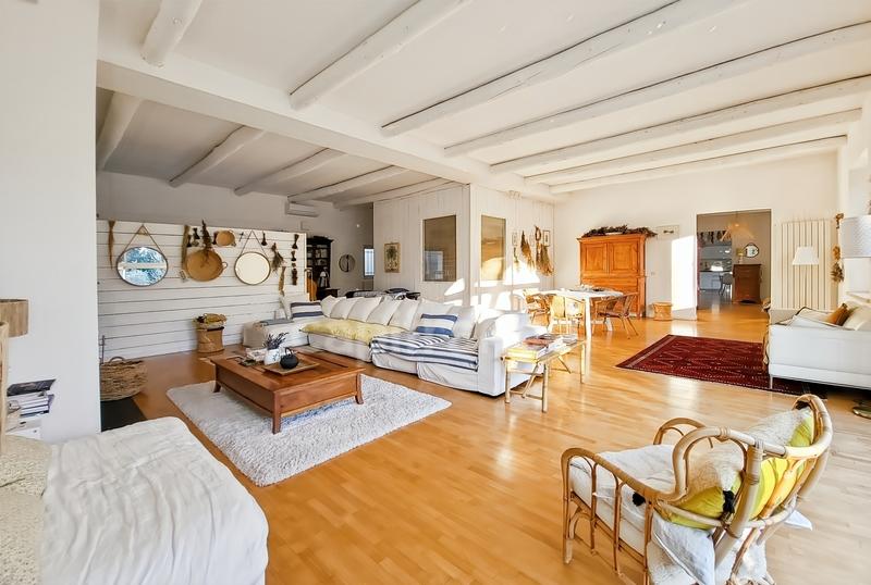 Maison - 628 m² - 9 pièces