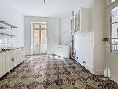 Appartement - 198 m² - 7 pièces