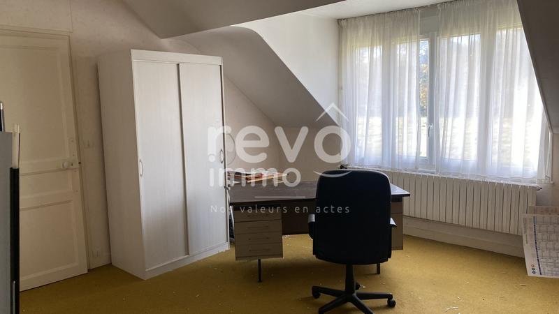 Maison - 221 m² - 11 pièces