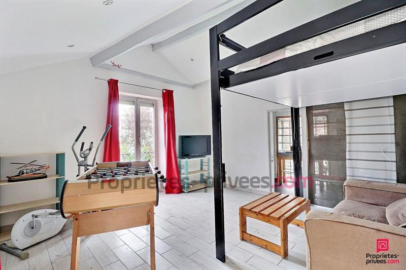 Maison - 250 m² - 8 pièces