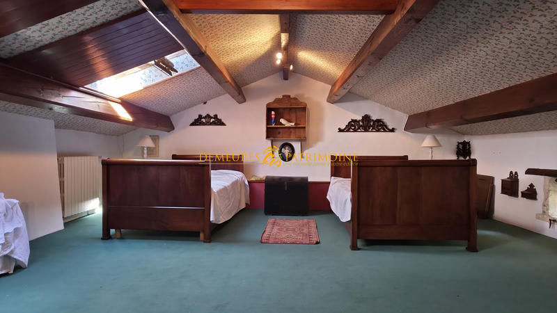 Maison - 250 m² - 7 pièces