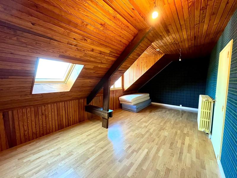 Maison - 230 m² - 10 pièces