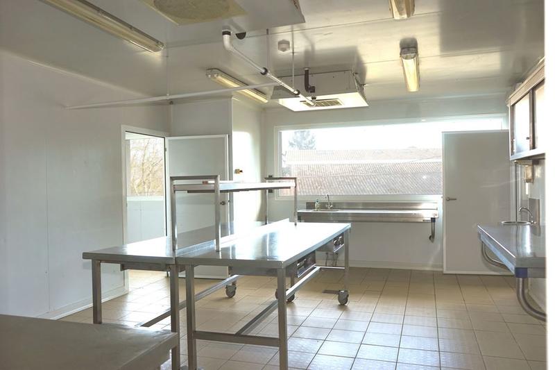 Local commercial - 250 m² - 12 pièces