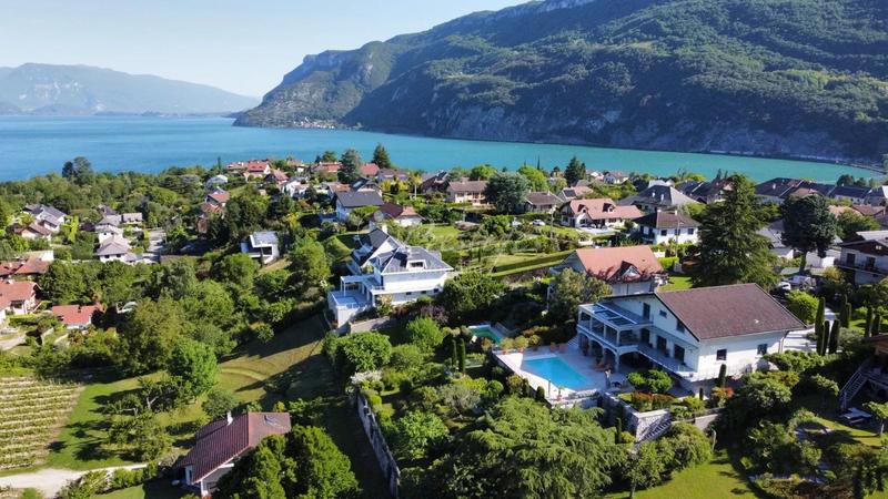 Maison - 452 m² - 12 pièces