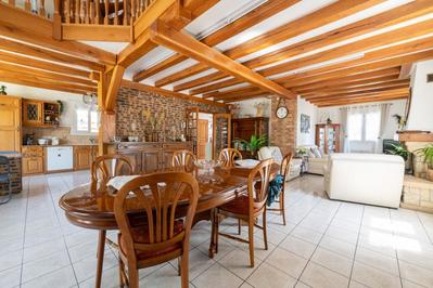 Maison - 208 m² - 6 pièces