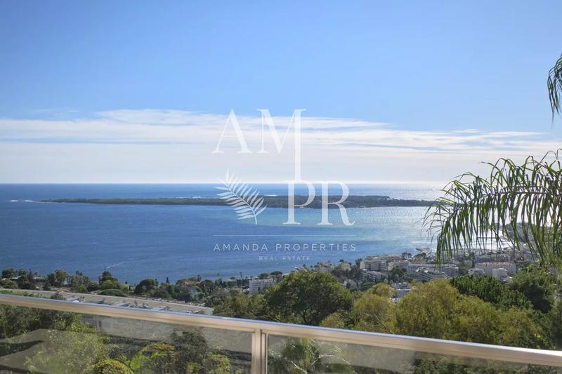 Villa - 300 m² - 6 pièces