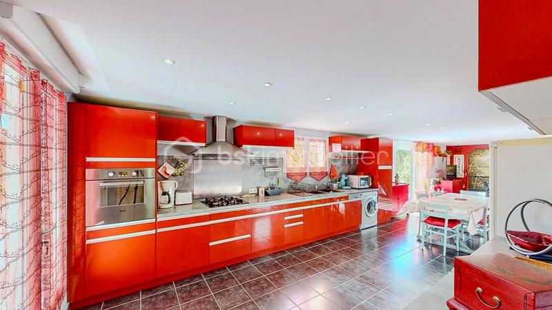 Maison - 311 m² - 10 pièces