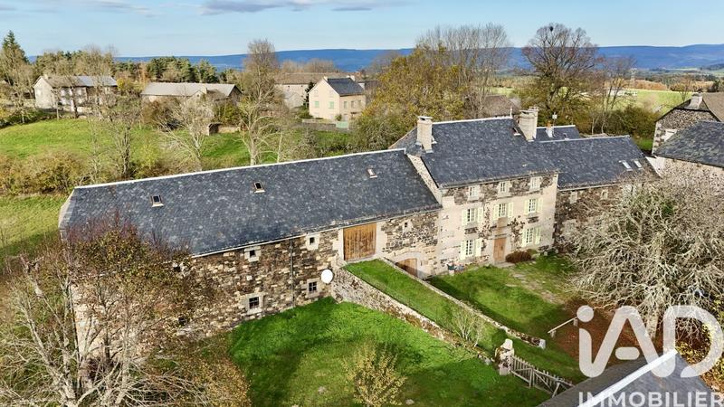 Maison - 270 m² - 11 pièces