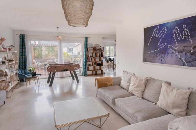 Maison - 300 m² - 10 pièces