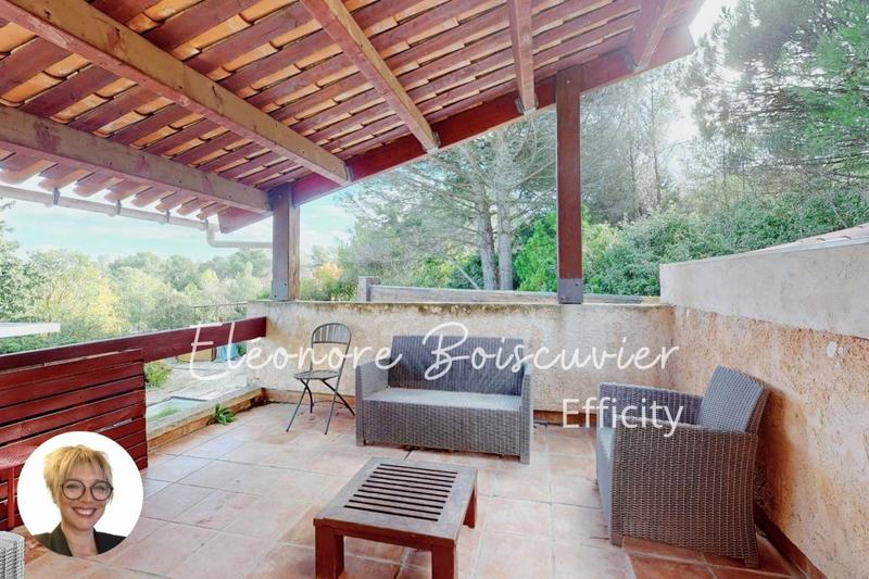 Maison - 241 m² - 8 pièces