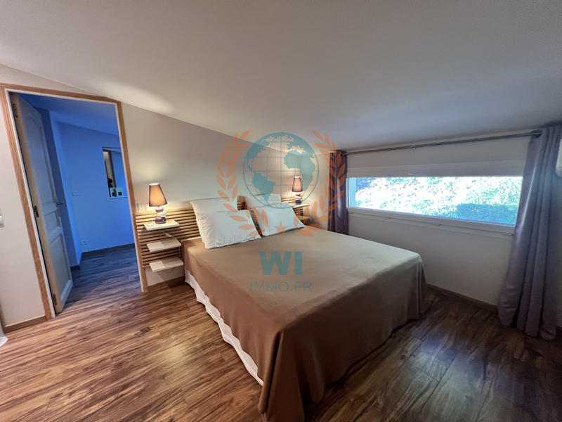 Maison - 233 m² - 10 pièces