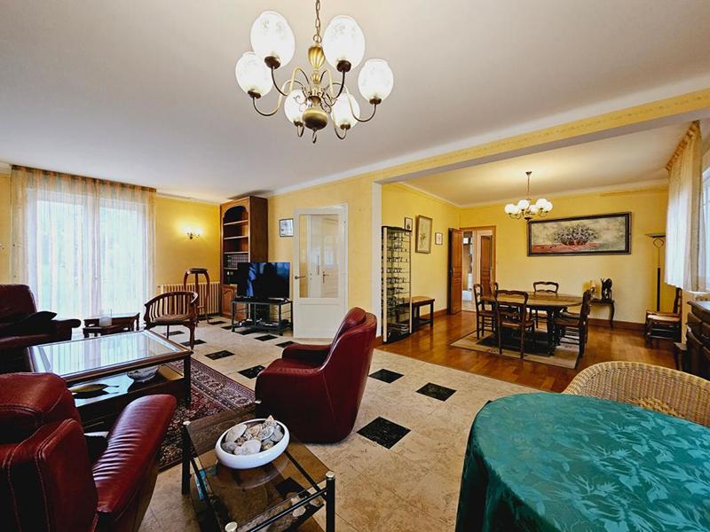 Maison - 229 m² - 9 pièces