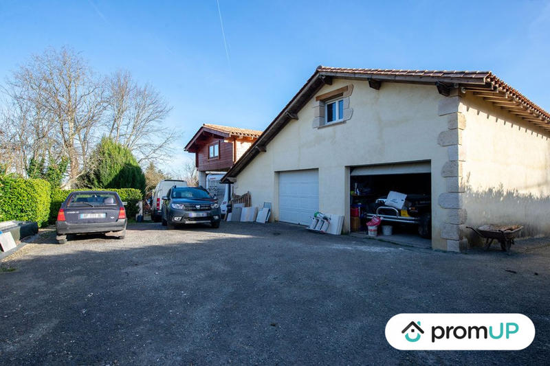 Maison - 400 m² - 12 pièces
