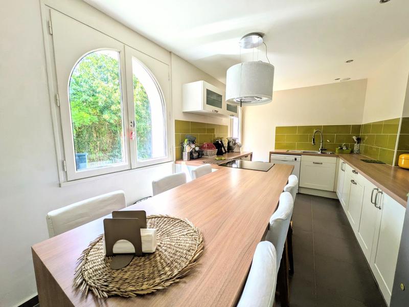 Maison - 180 m² - 8 pièces