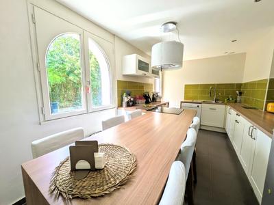 Maison - 180 m² - 8 pièces