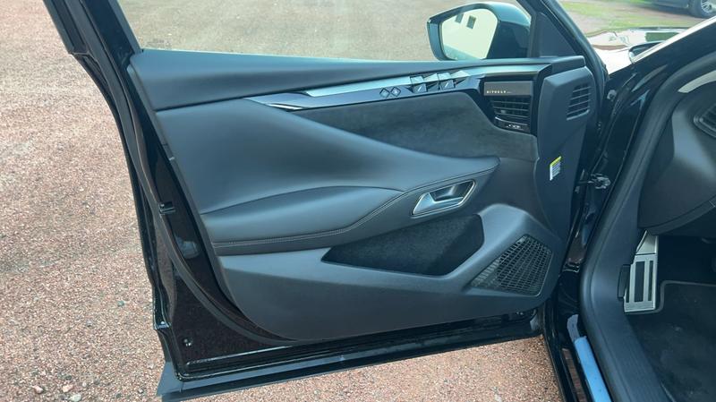 Ds Ds 4 1.2 Hybrid 136 e-Dcs6 Étoile Alcantara - Automatique Toit ouvrant