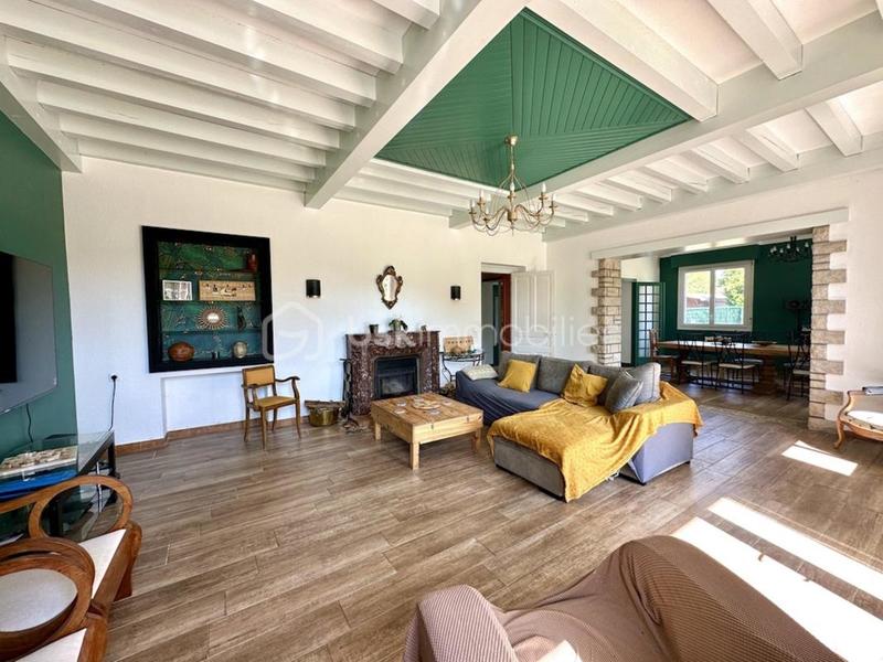 Demeure - 256 m² - 9 pièces