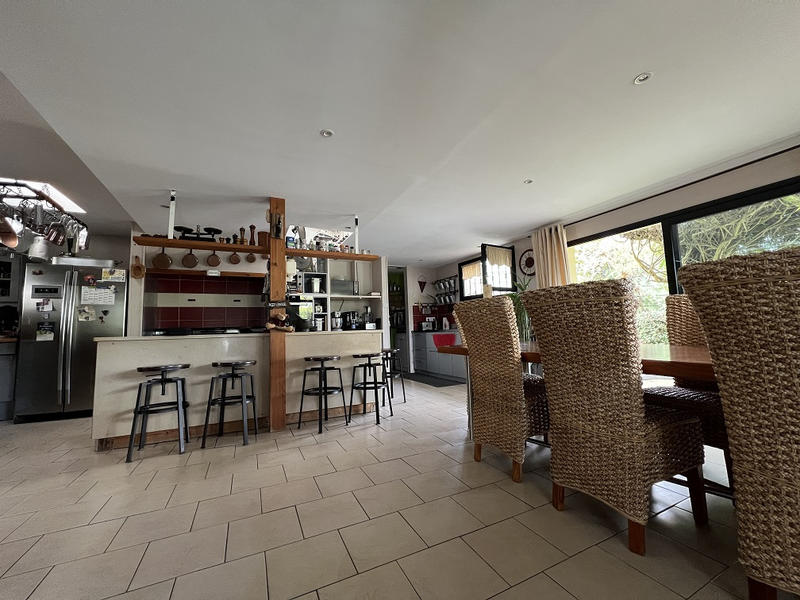 Maison - 245 m² - 10 pièces