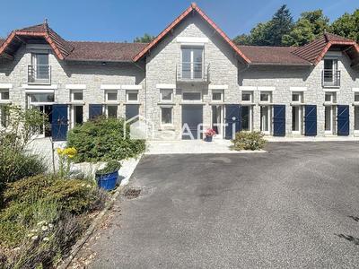 Maison - 400 m² - 9 pièces