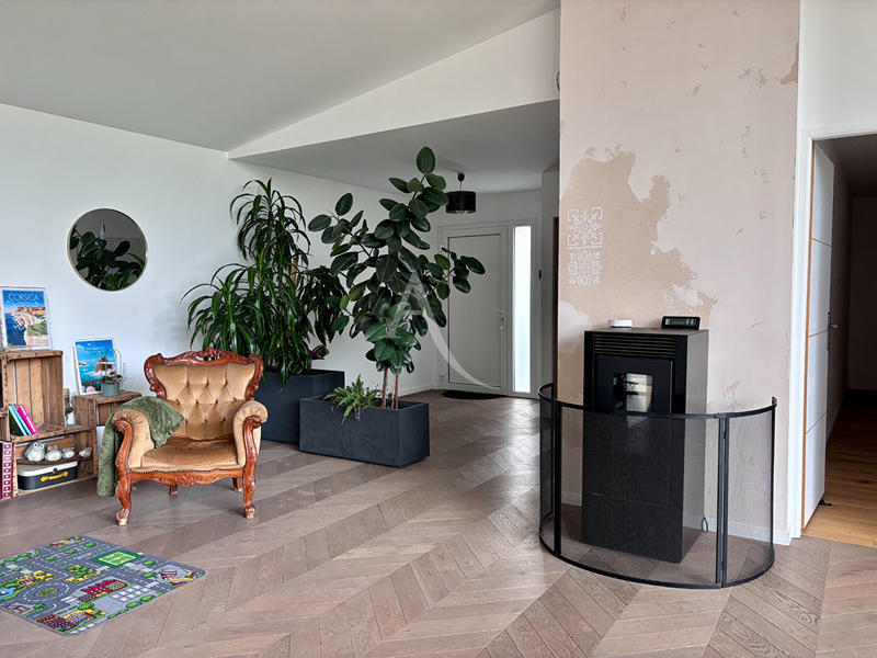 Maison - 252 m² - 7 pièces