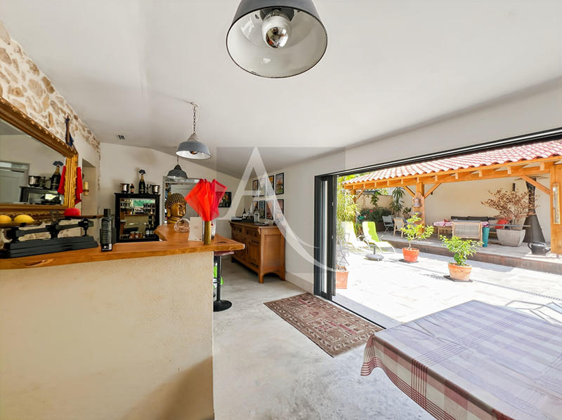 Maison - 180 m² - 7 pièces