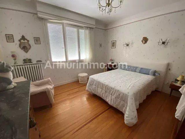 Maison - 230 m² - 6 pièces