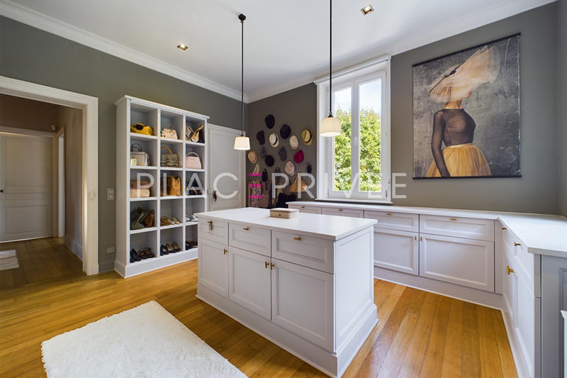 Maison - 272 m² - 10 pièces