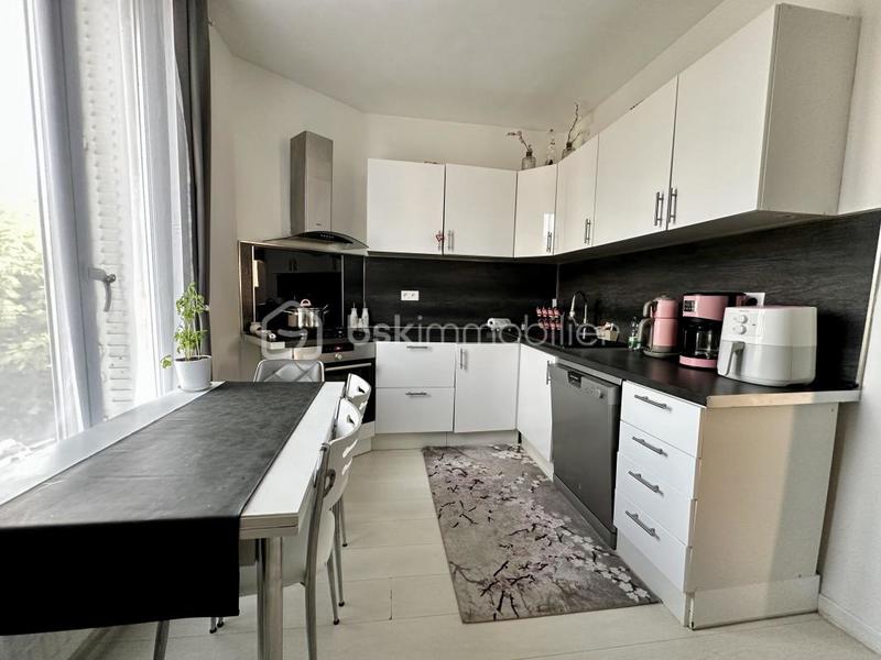 Maison - 216 m² - 14 pièces