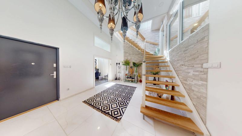 Maison contemporaine - 291 m² - 9 pièces