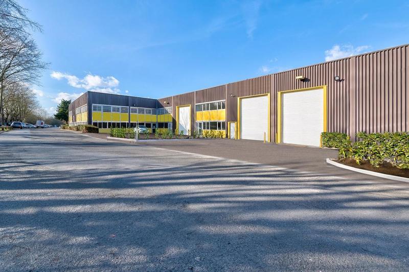 Local d'activité / Entrepôt - 322 m²