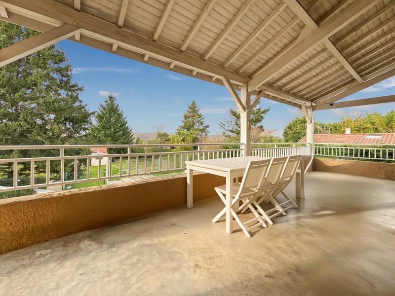 Maison - 216 m² - 8 pièces