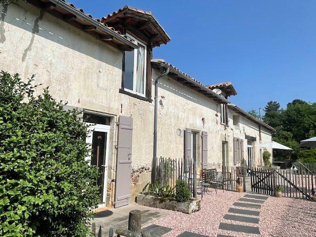 Maison - 300 m² - 7 pièces