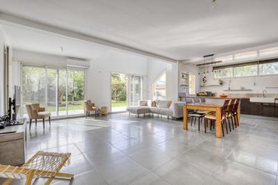 Maison - 167 m² - 6 pièces