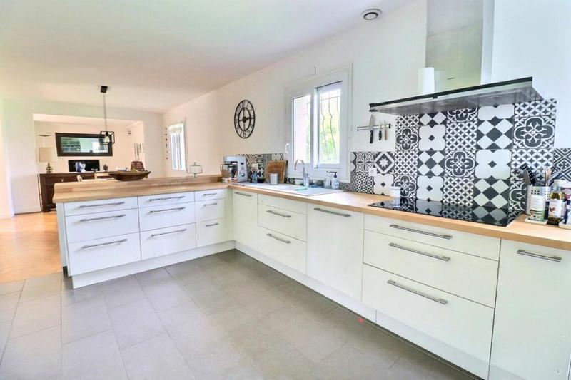 Maison - 230 m² - 7 pièces