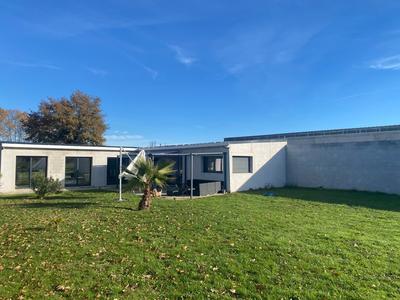Maison - 720 m² - 6 pièces