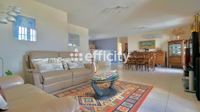 Maison - 181 m² - 7 pièces