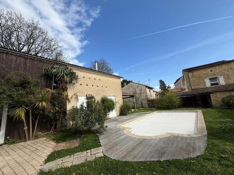 Maison de maîtres - 245 m² - 10 pièces