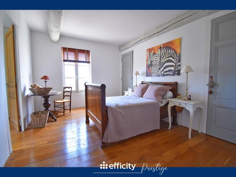 Maison - 400 m² - 8 pièces