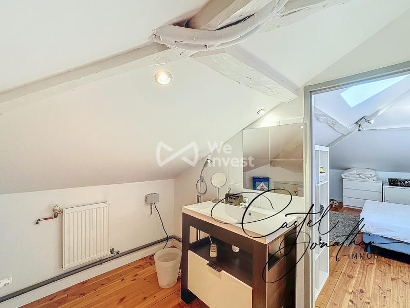 Maison - 460 m² - 8 pièces